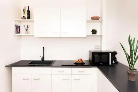 Conti Lumin'aire Apartment